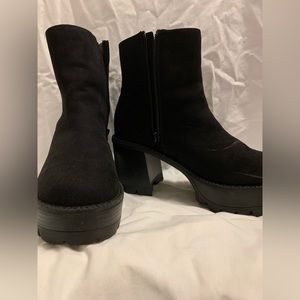 NWOT Black chunky heel boots